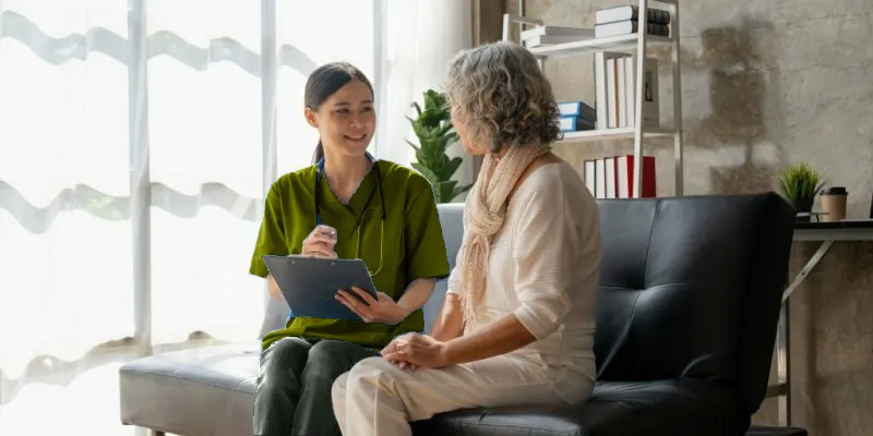 Beda jasa homecare vs jasa caregiver