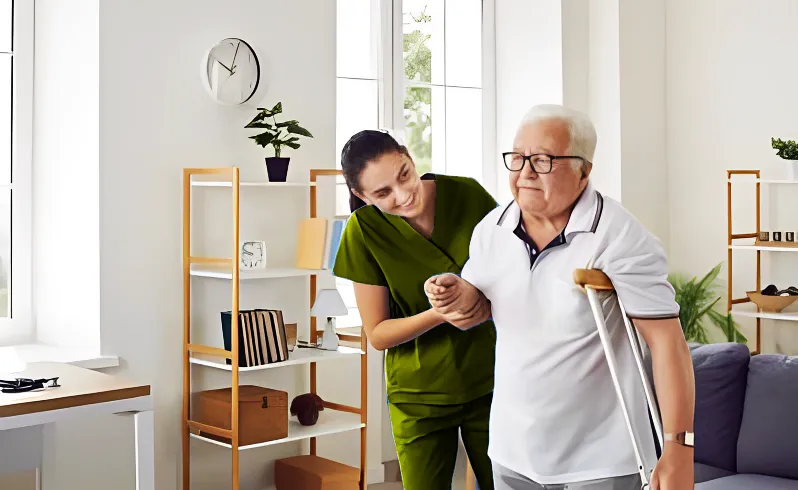 Perbedaan antara jasa caregiver dan homecare